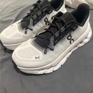 WOMEN'S ON CLOUDTILT RUNNING SHOES